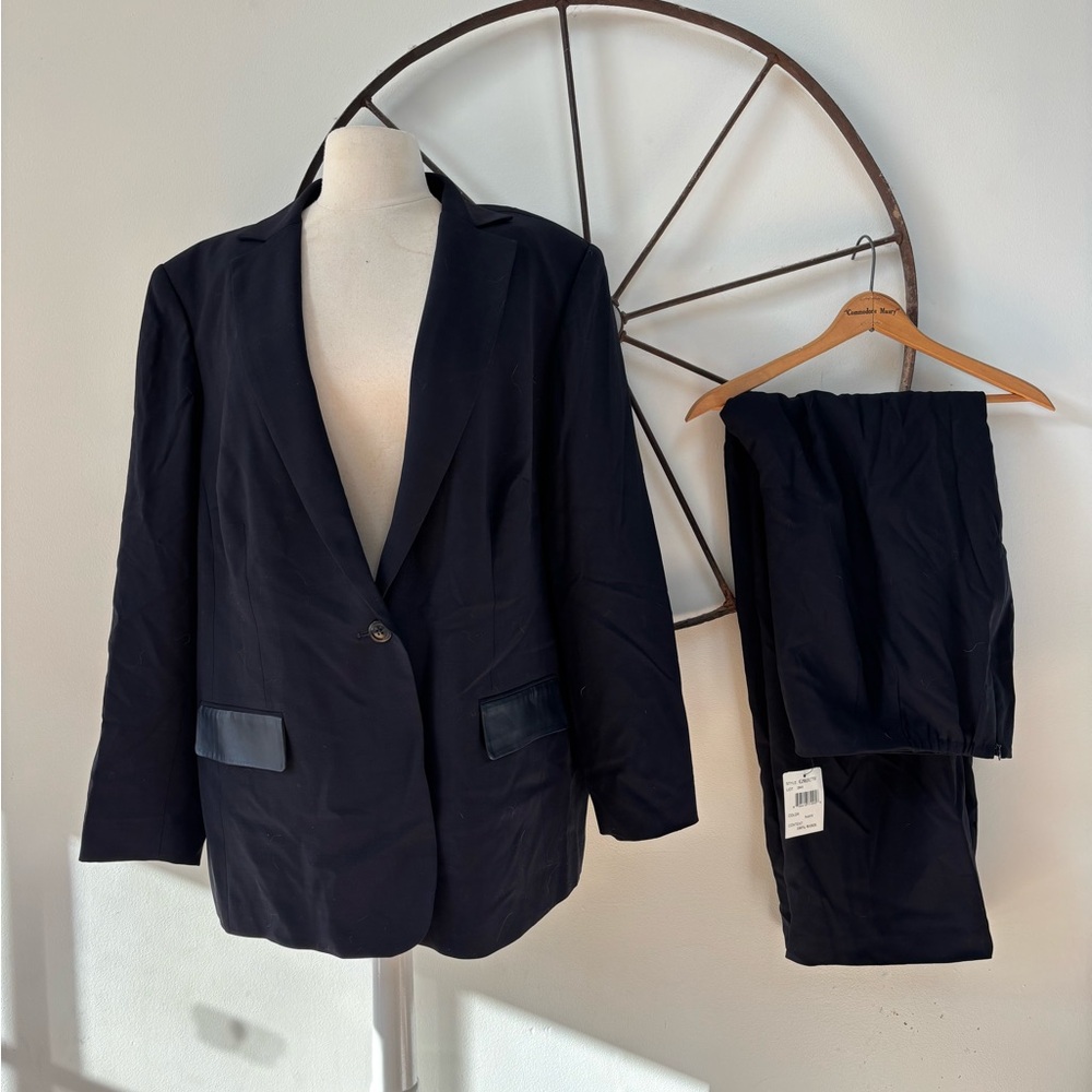 Oscar by Oscar De La Renta navy blue wool and leather trim pant suit 18W read